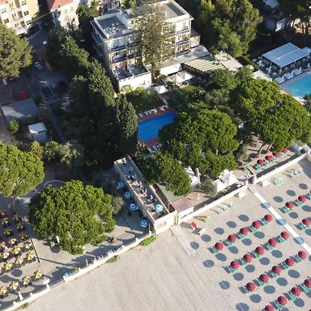 Hotel Eden Park Diano Marina Bagian luar foto