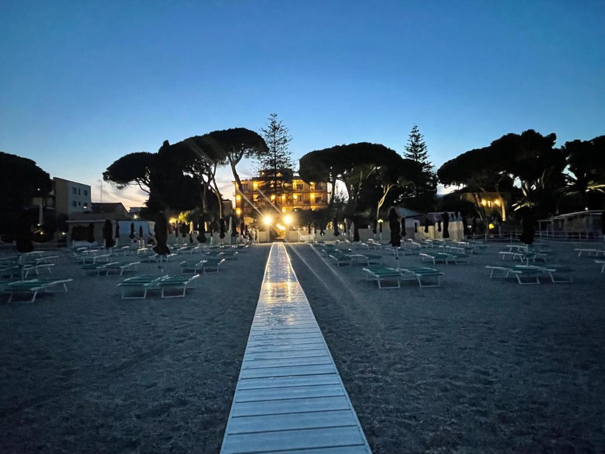 Hotel Eden Park Diano Marina Bagian luar foto