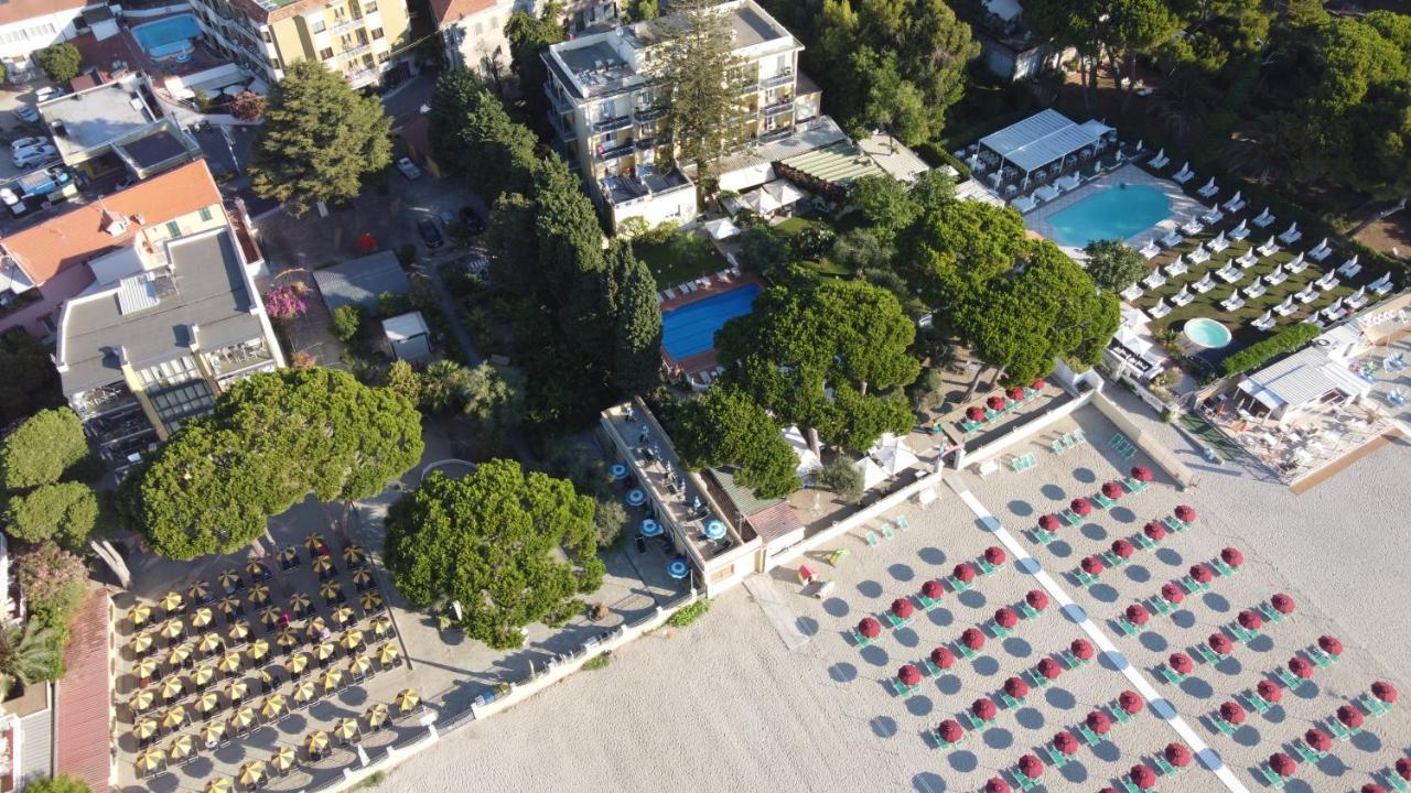 Hotel Eden Park Diano Marina Bagian luar foto