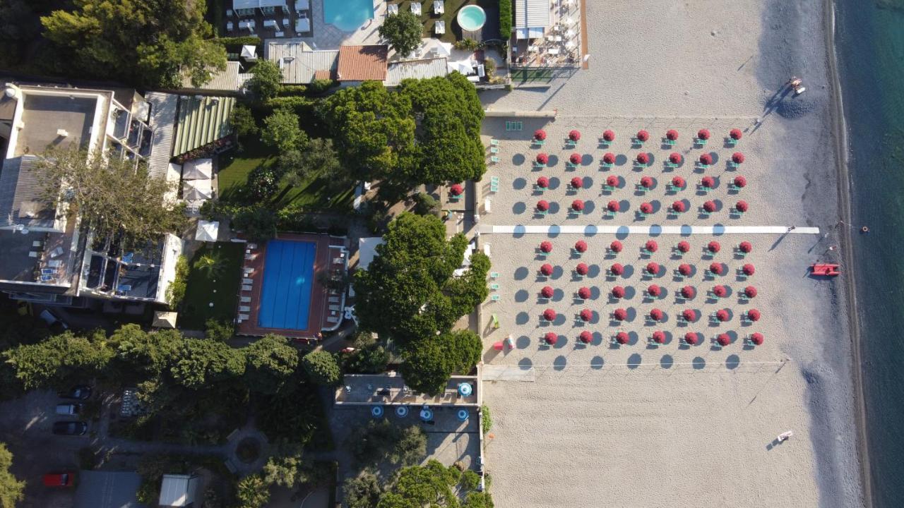 Hotel Eden Park Diano Marina Bagian luar foto