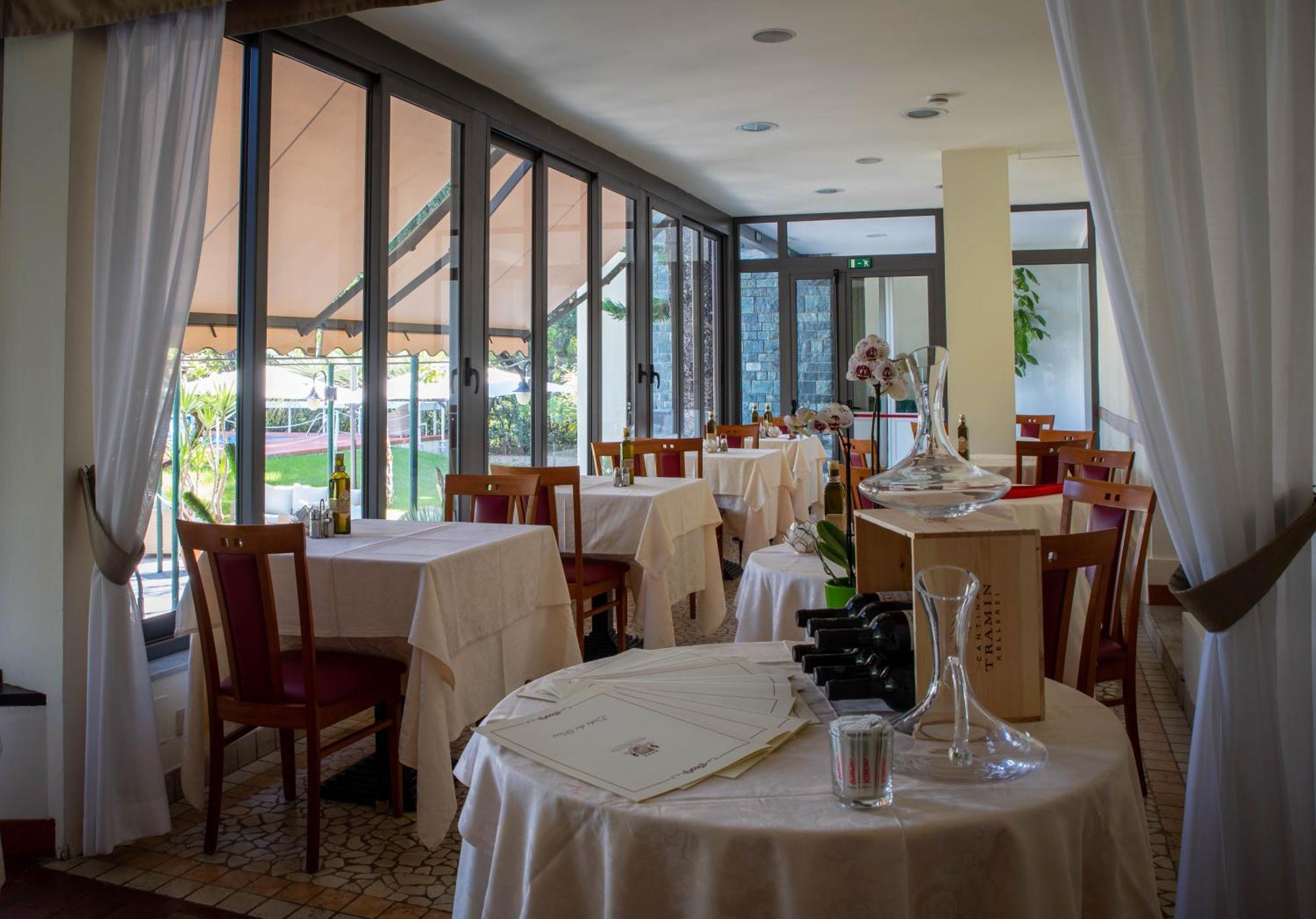 Hotel Eden Park Diano Marina Bagian luar foto