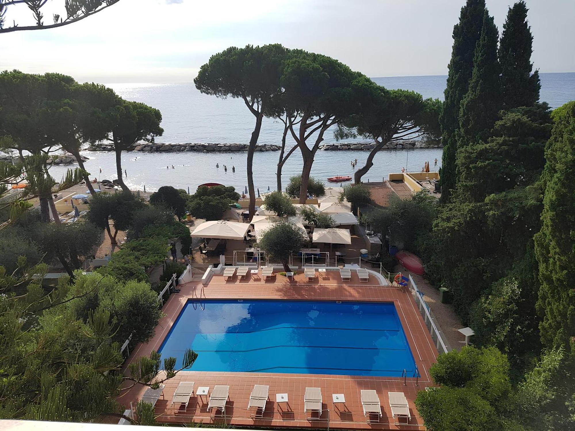 Hotel Eden Park Diano Marina Bagian luar foto