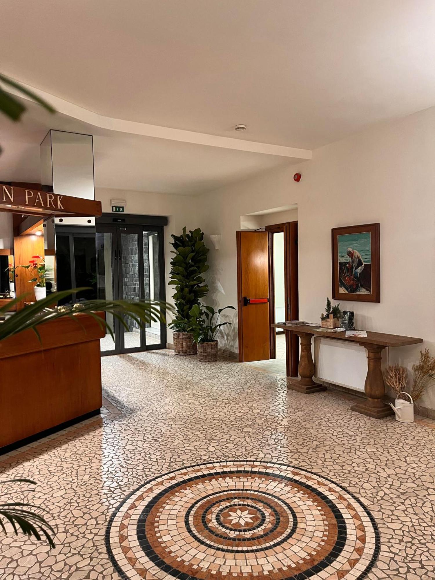 Hotel Eden Park Diano Marina Bagian luar foto
