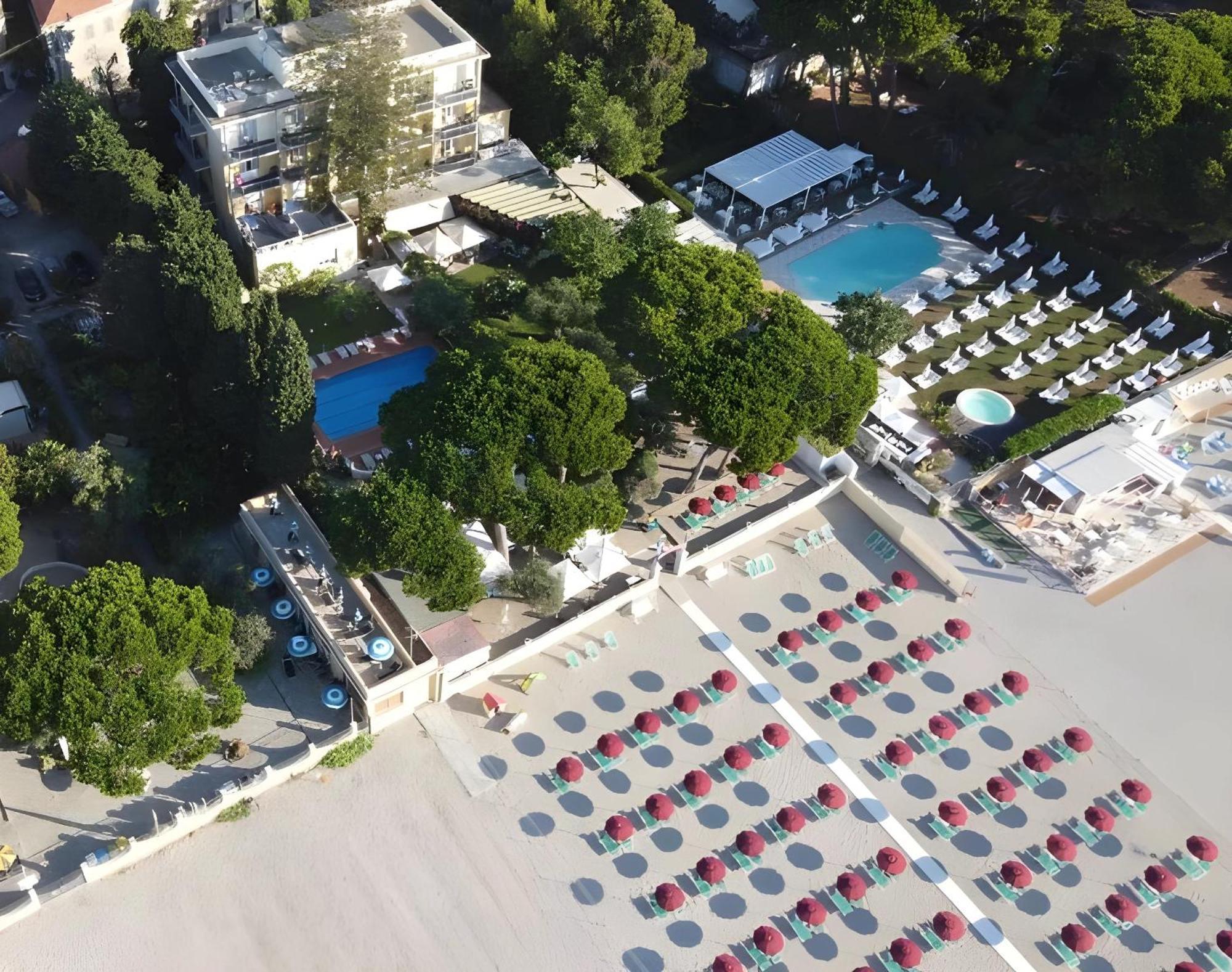 Hotel Eden Park Diano Marina Bagian luar foto