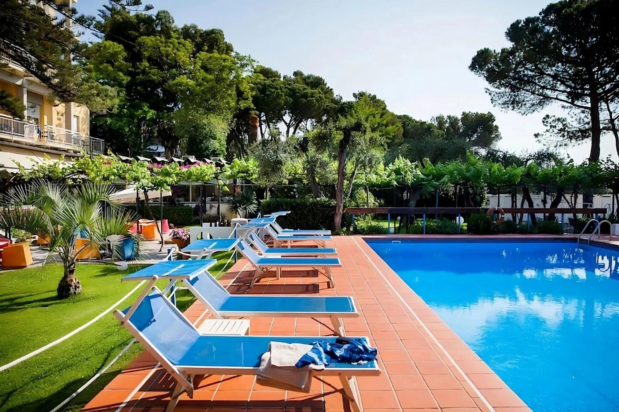 Hotel Eden Park Diano Marina Bagian luar foto