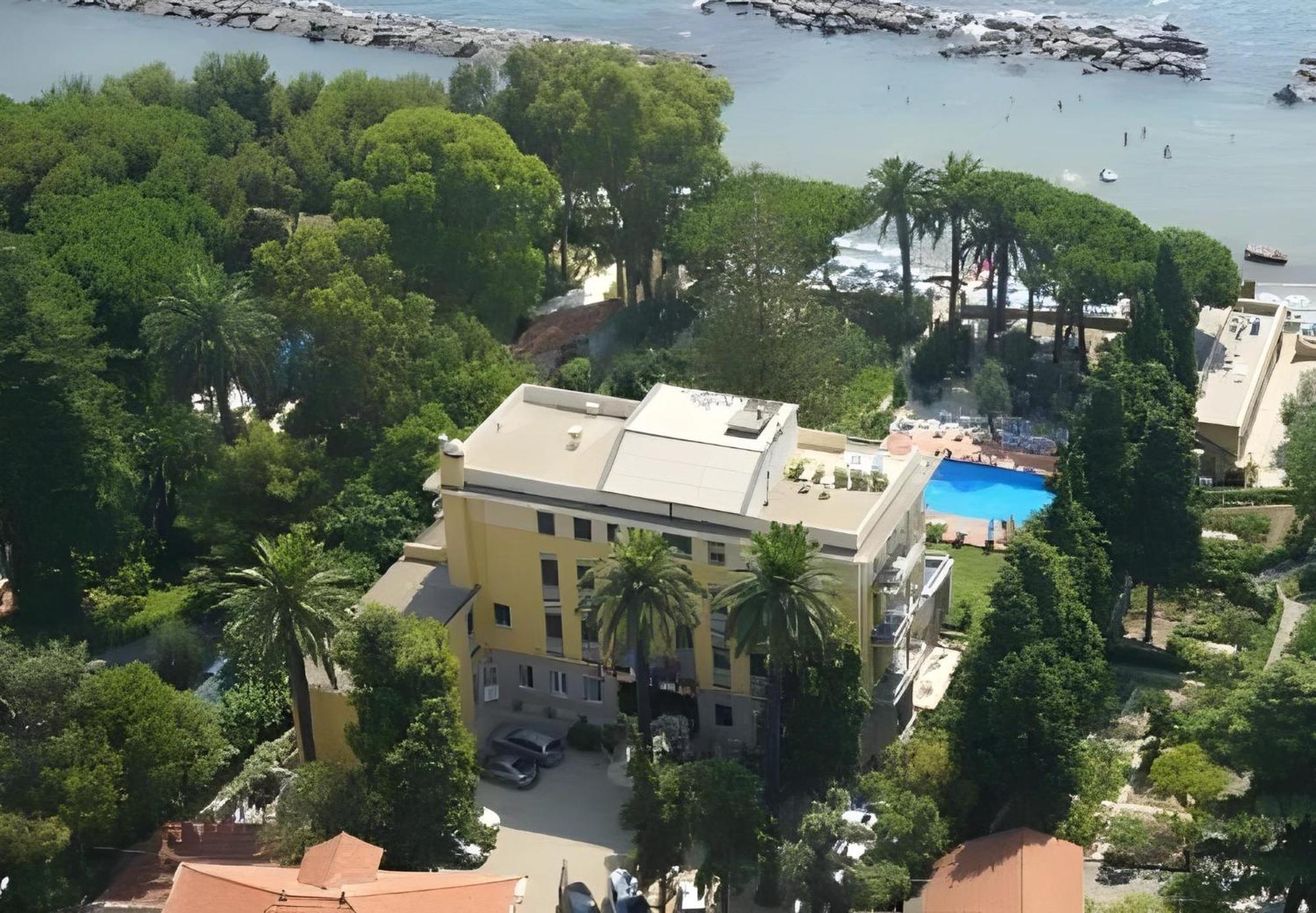 Hotel Eden Park Diano Marina Bagian luar foto