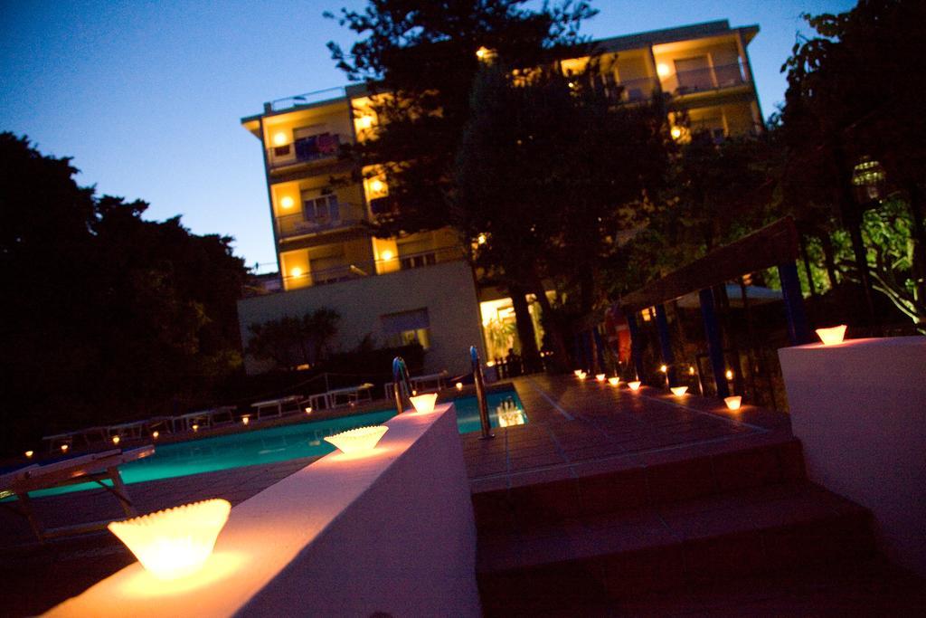 Hotel Eden Park Diano Marina Bagian luar foto