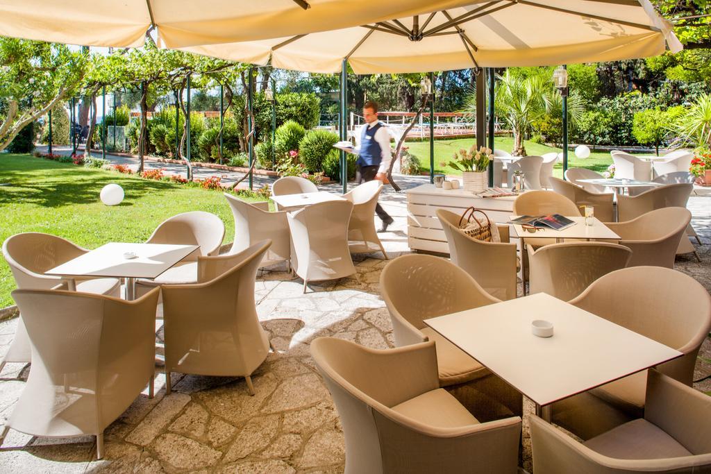 Hotel Eden Park Diano Marina Bagian luar foto
