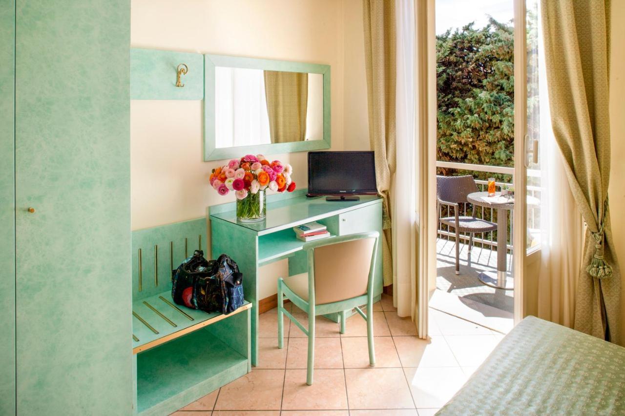 Hotel Eden Park Diano Marina Bagian luar foto
